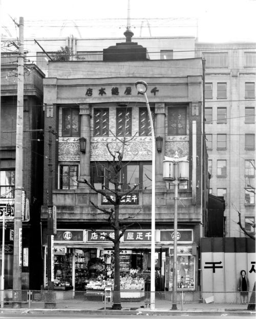 cửa hàng ban đầu